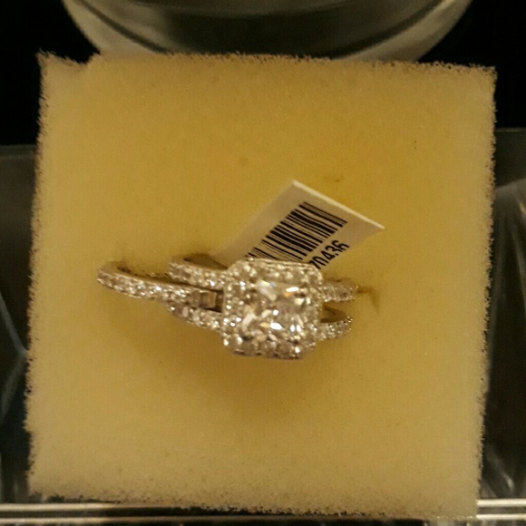 SIMULATED SILVERTONE SET OF RINGS - Picture 2 of 7